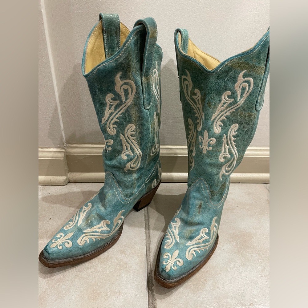Corral VTG Teal Distressed Leather Embroidered Boots 7 M Westerns cowgirl boots